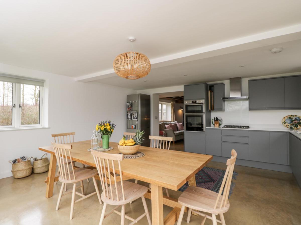 High Cogges Farm Holiday Cottages Вітні Екстер'єр фото
