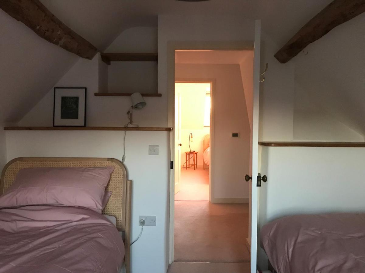 High Cogges Farm Holiday Cottages Вітні Екстер'єр фото