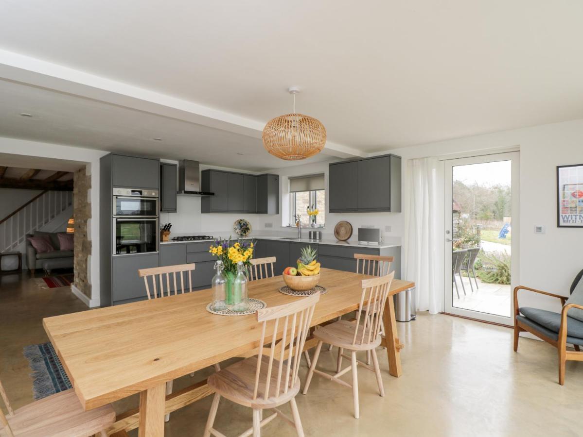 High Cogges Farm Holiday Cottages Вітні Екстер'єр фото