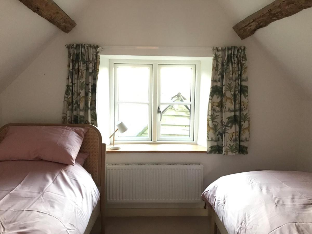 High Cogges Farm Holiday Cottages Вітні Екстер'єр фото